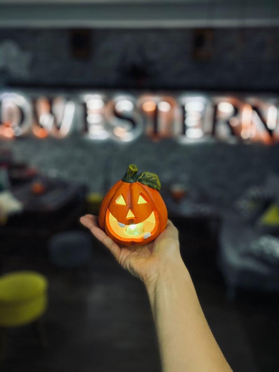 Декорации на локации Qwestern Quest