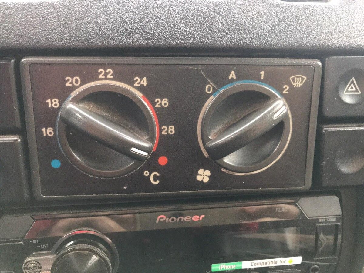 Включенная на максимум печка в авто