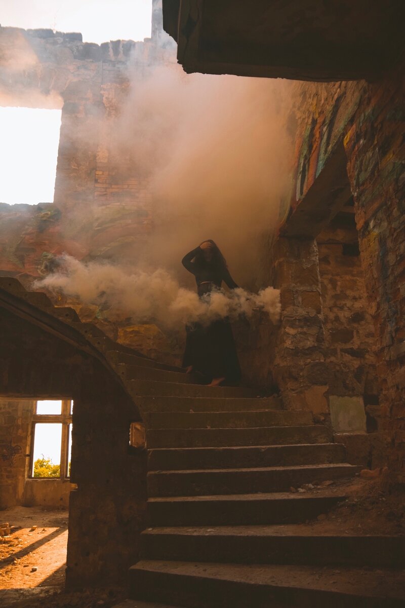 Замок Красный штурм находится в Сочи. Если быть точнее районе - Хота.