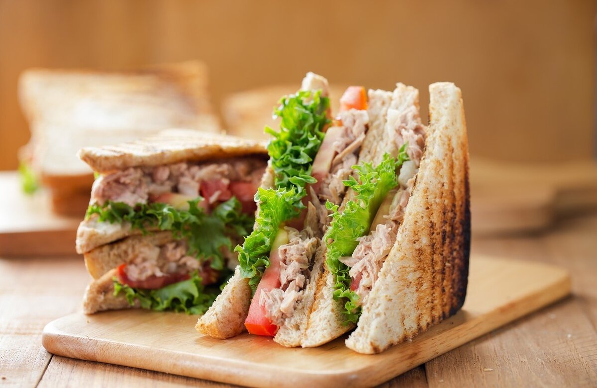 Клаб сэндвич с тунцом