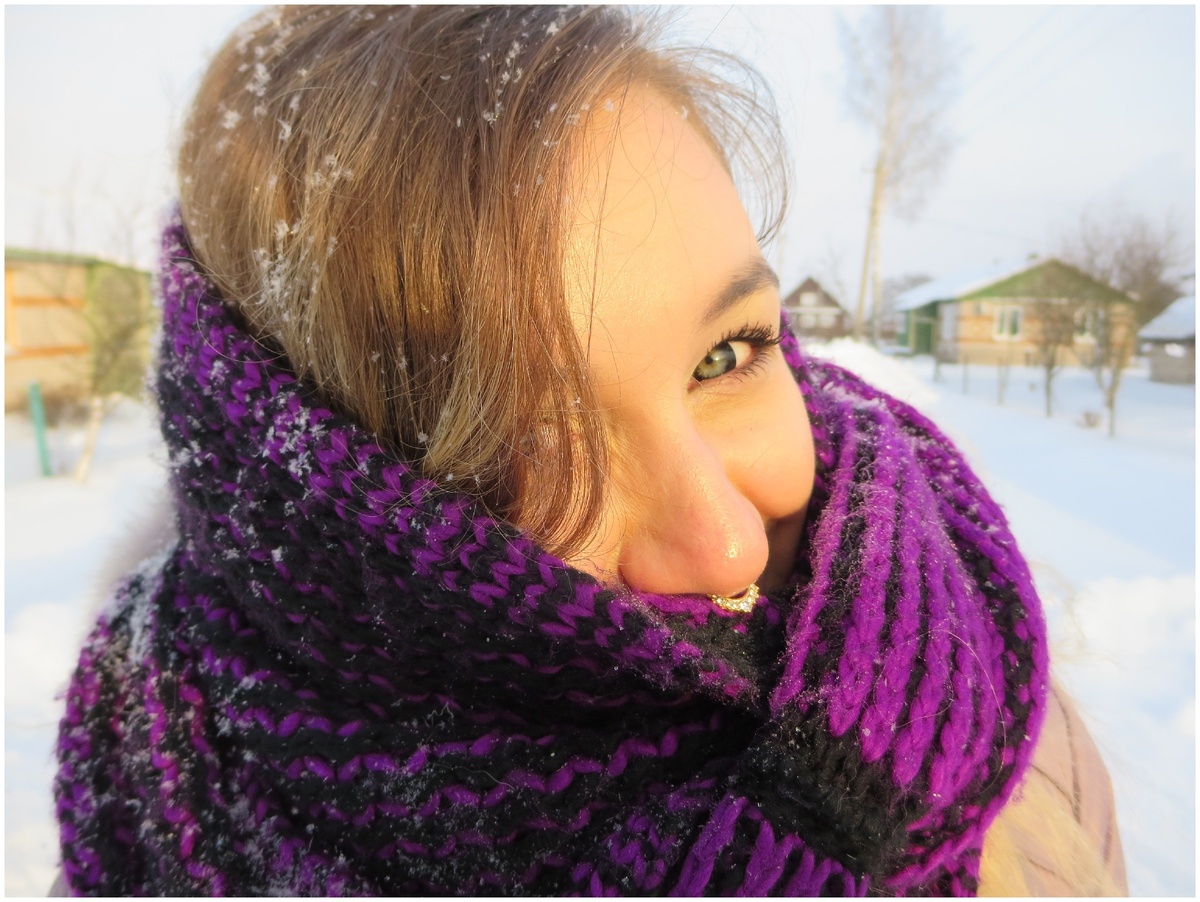 суровый телохранитель. Бита у неё есть и не одна!