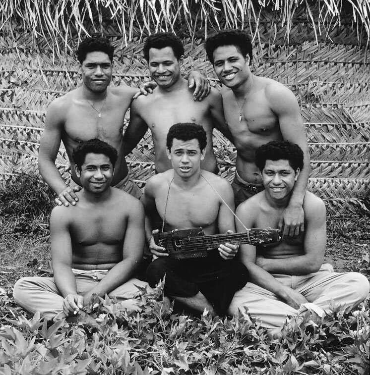 Ученики католического интерната в городе Нукуалофа, решили сбежать из Тонга на остров Фиджи