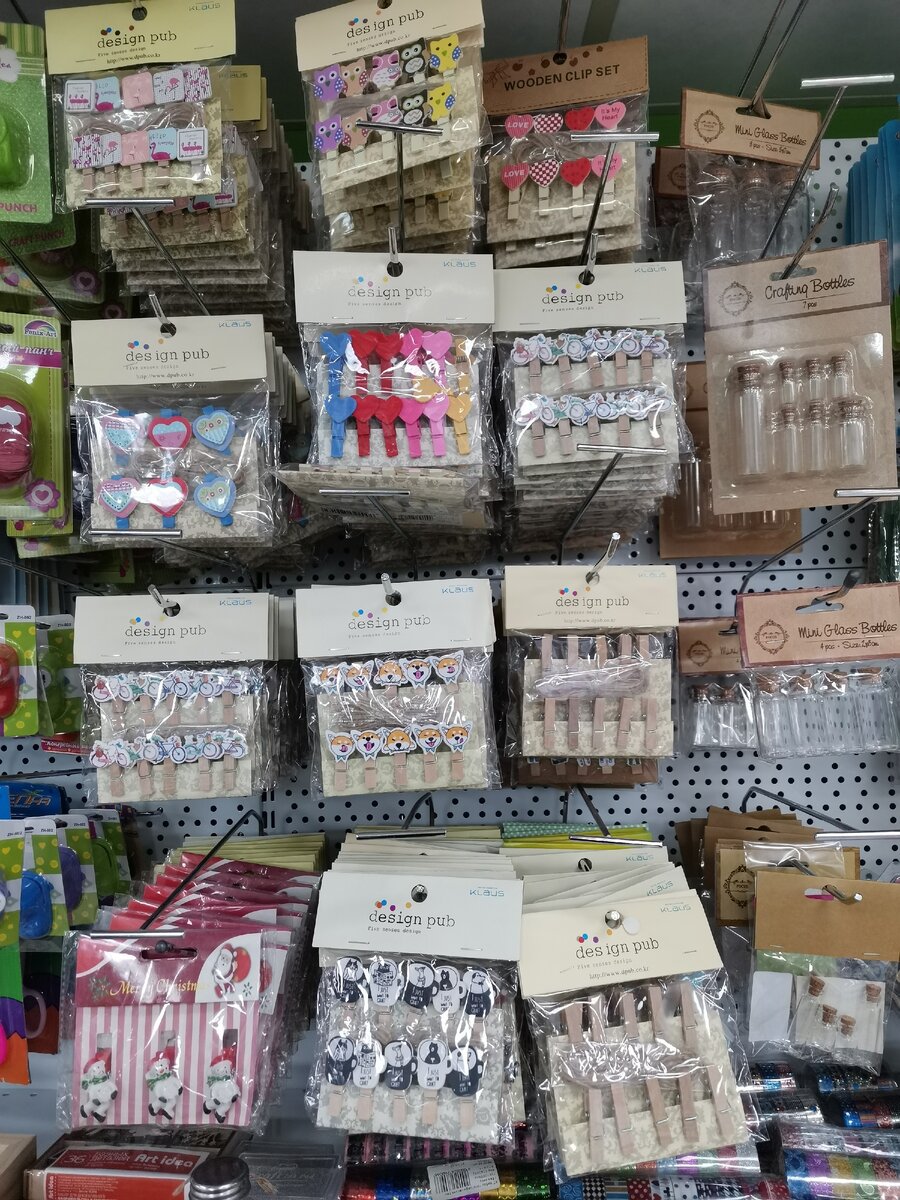 Выбор большой, есть где разгуляться, вон смотрите, как собака-улыбака просится к тебе к корзинку.