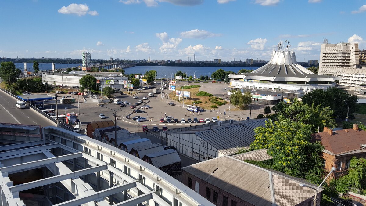 Вид на Днепр с ТЦ "Мост": "Новый мост" и городской цирк