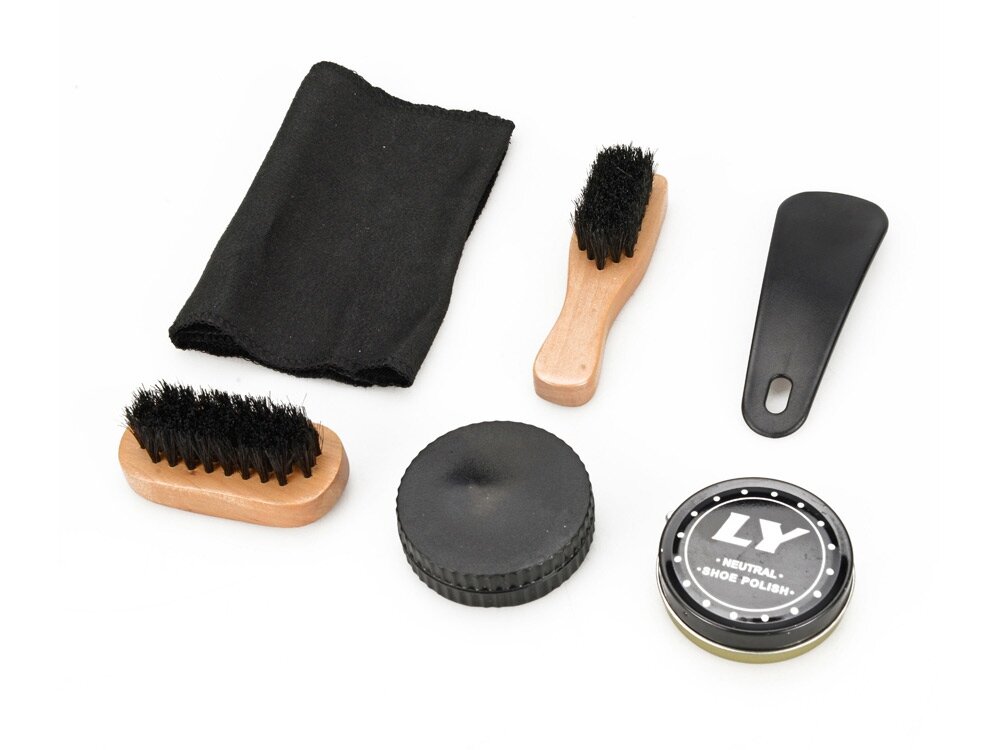 Один из вариантов набора по уходу за обувью