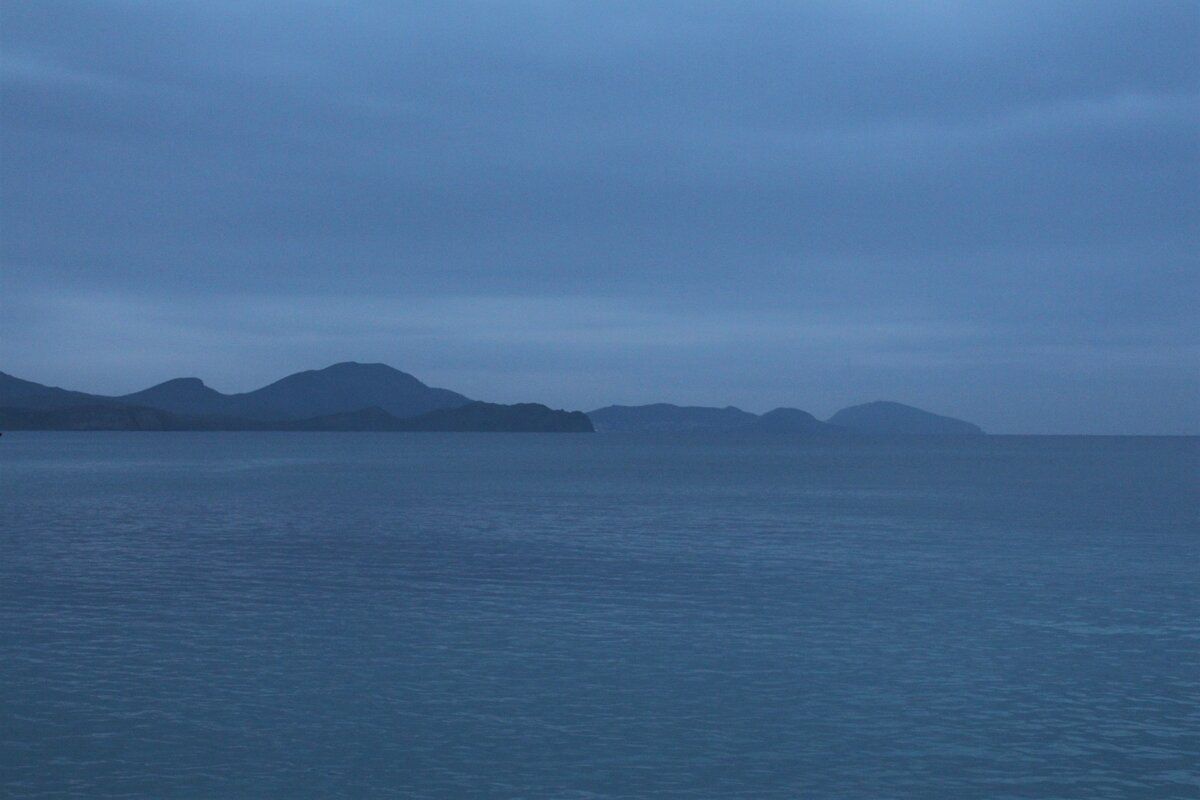 Покой - главная драгоценность все для большего количества людей. Коктебельская бухта, январь 2019.