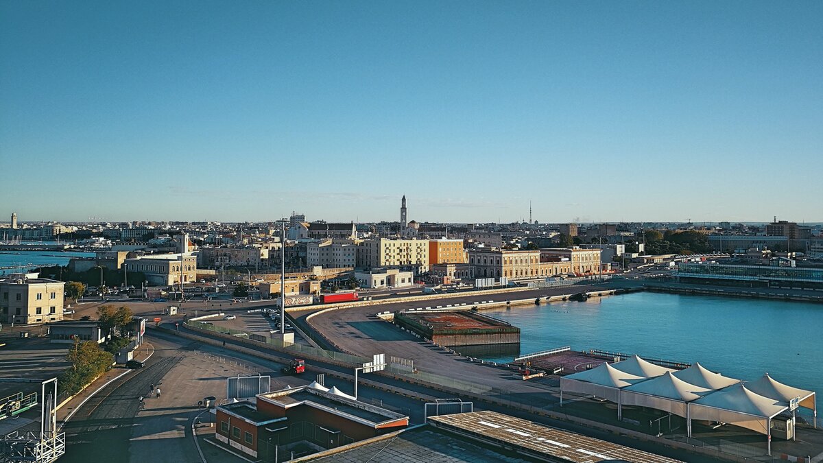 Интересный факт: Жители Бари отмечают день города 9 мая.