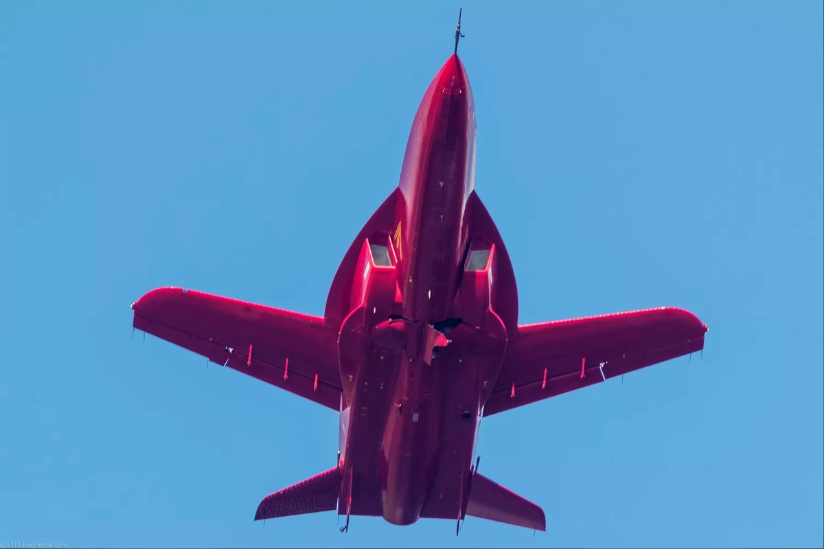 самолет беркут су 47. гимнастический крест на кольцах. обратная стреловидность крыла су 47. самолет grumman x 29. обратный самолет.