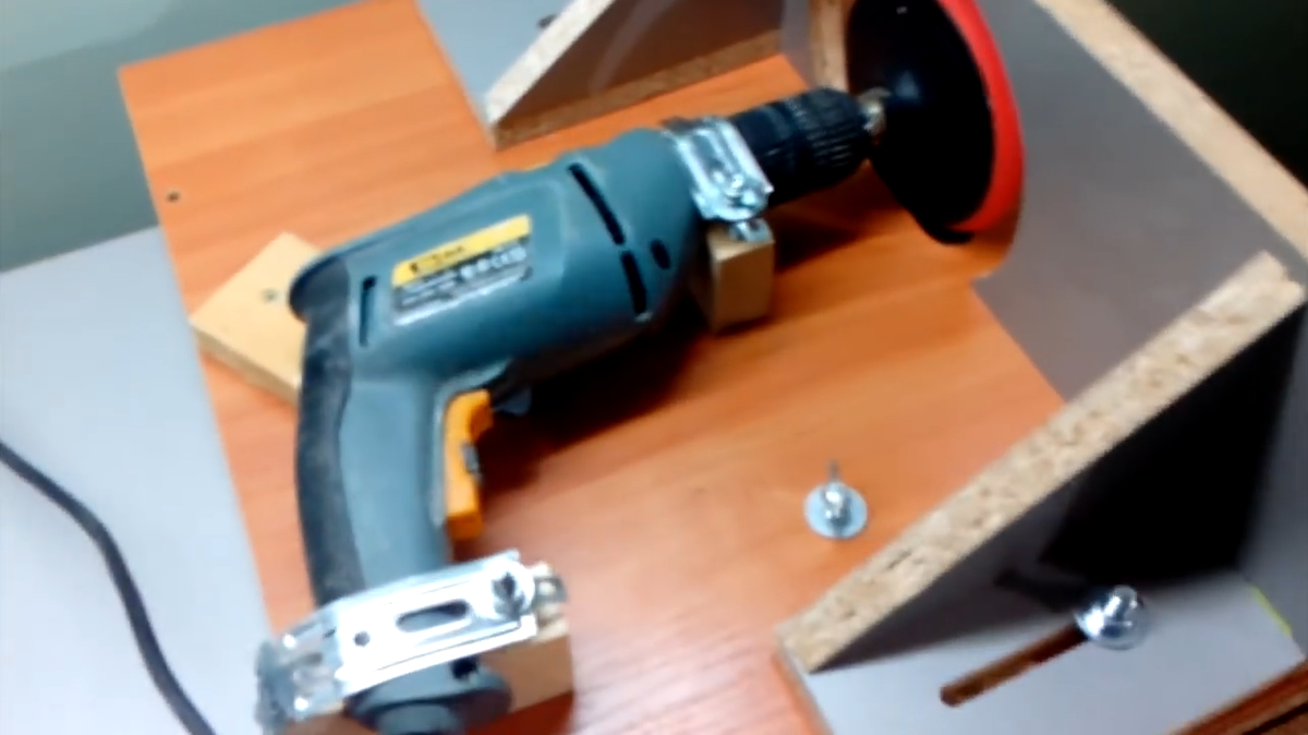 Закреплено на подвесы