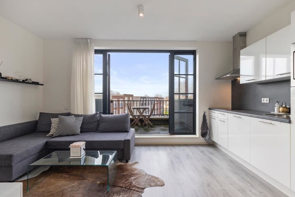 Евродвушка 38м2, вид на кухню-гостиную