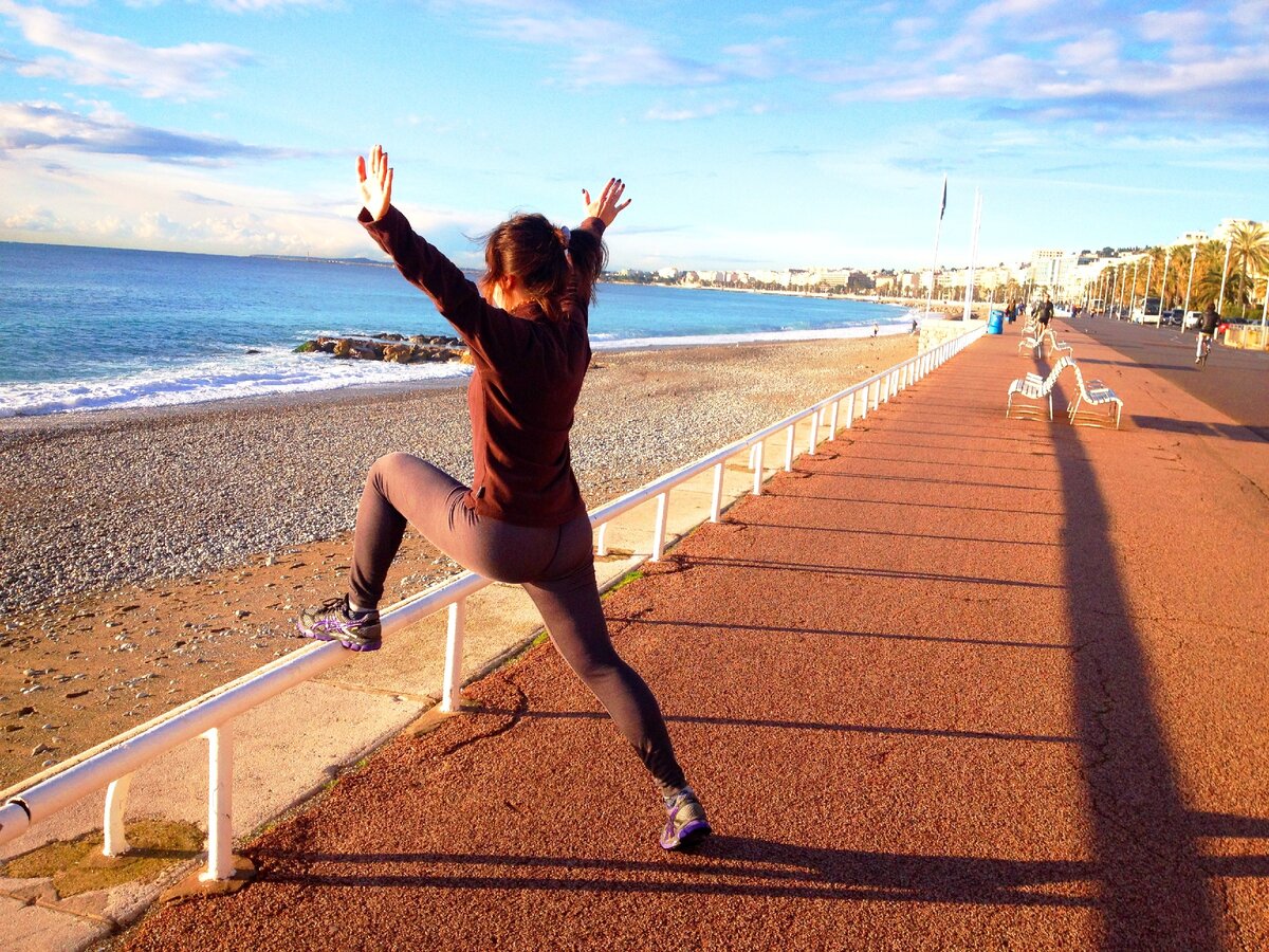 "Посмотри смело в глаза самым искренним желаниям и мечтам". Утренняя пробежка по Лазурному берегу Ниццы, Франция.
