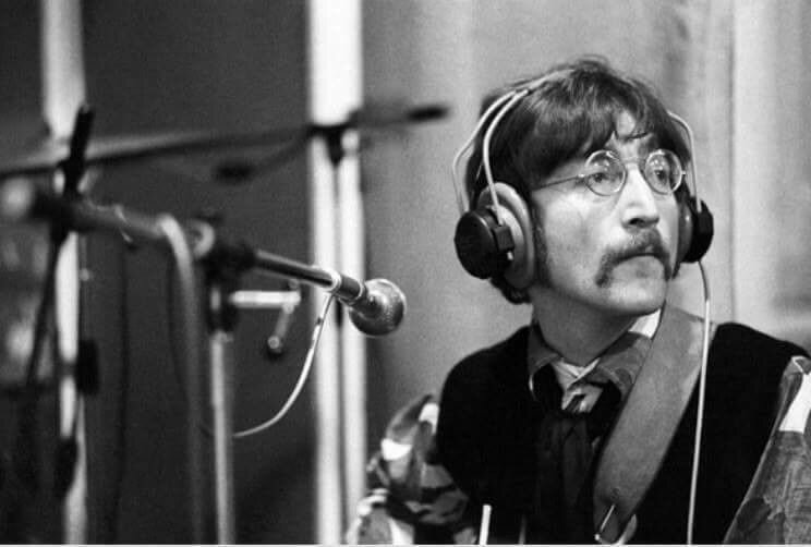 Джон Леннон на сессии "Сержанта". Фото из открытых источников