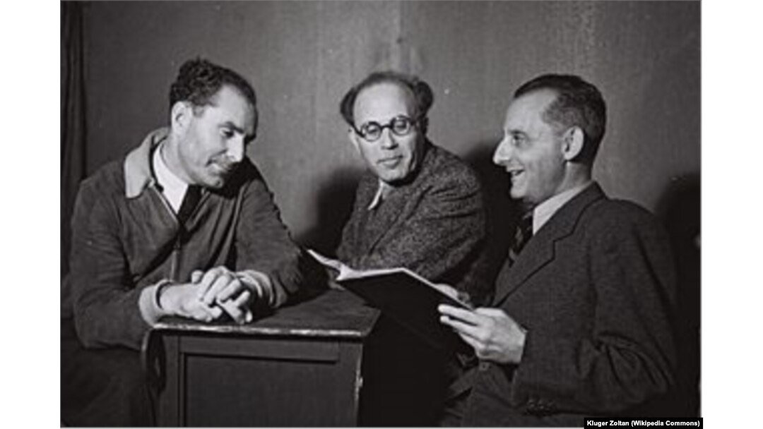 Тиханович среди коллег.  Прага,30 годы