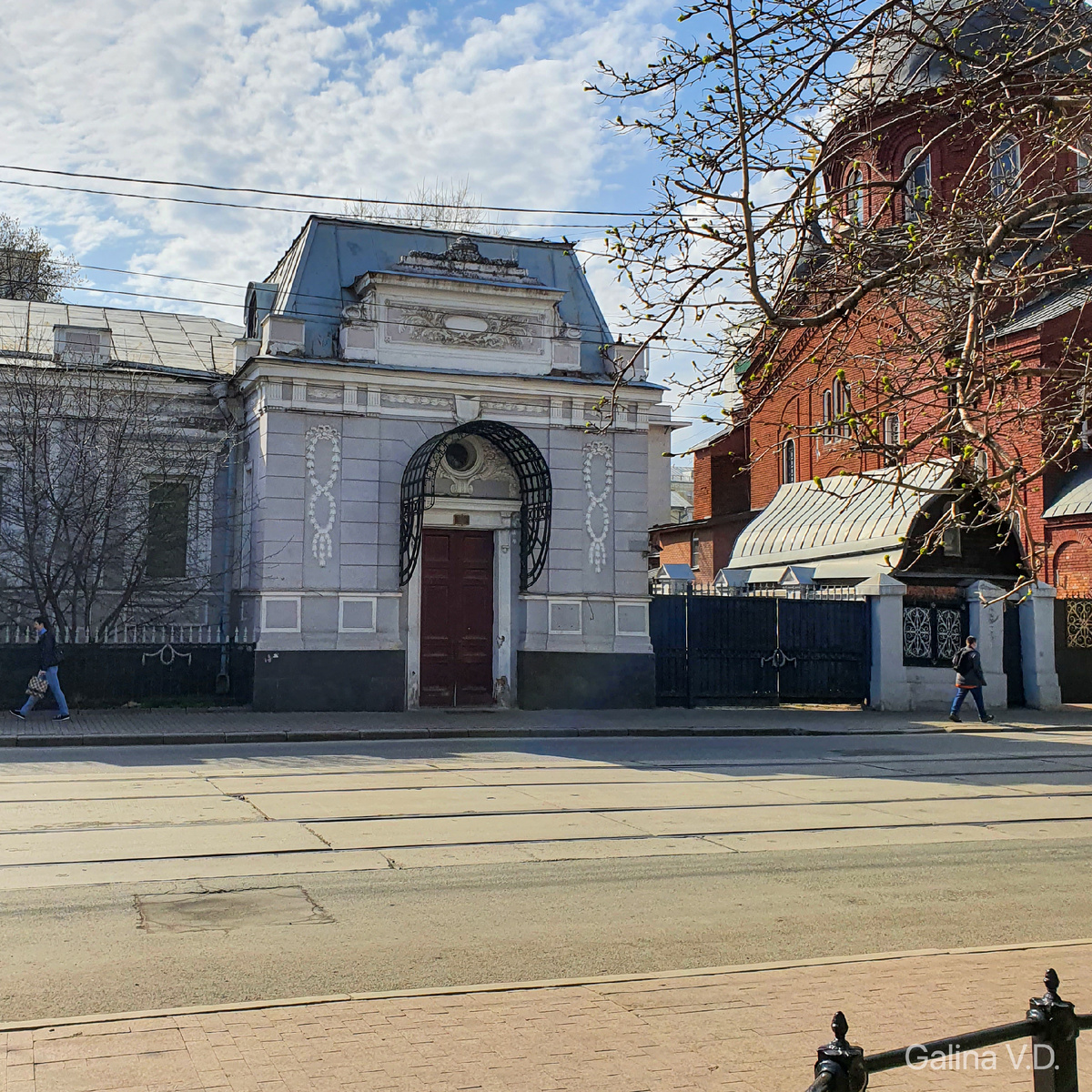 Владение Бачуриной-Смирновой,  дом построен в 1890-е, а правая сторона (на фото) достроена в 1913 году.