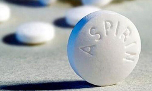 Давайте же разберемся, можно ли считать аспирин панацеей от всех болезней, или же стоит заменить его более безопасными и дорогими аналогами? Кому вообще строго запрещен прием аспирина и что произойдет, если превысить дозировку?
