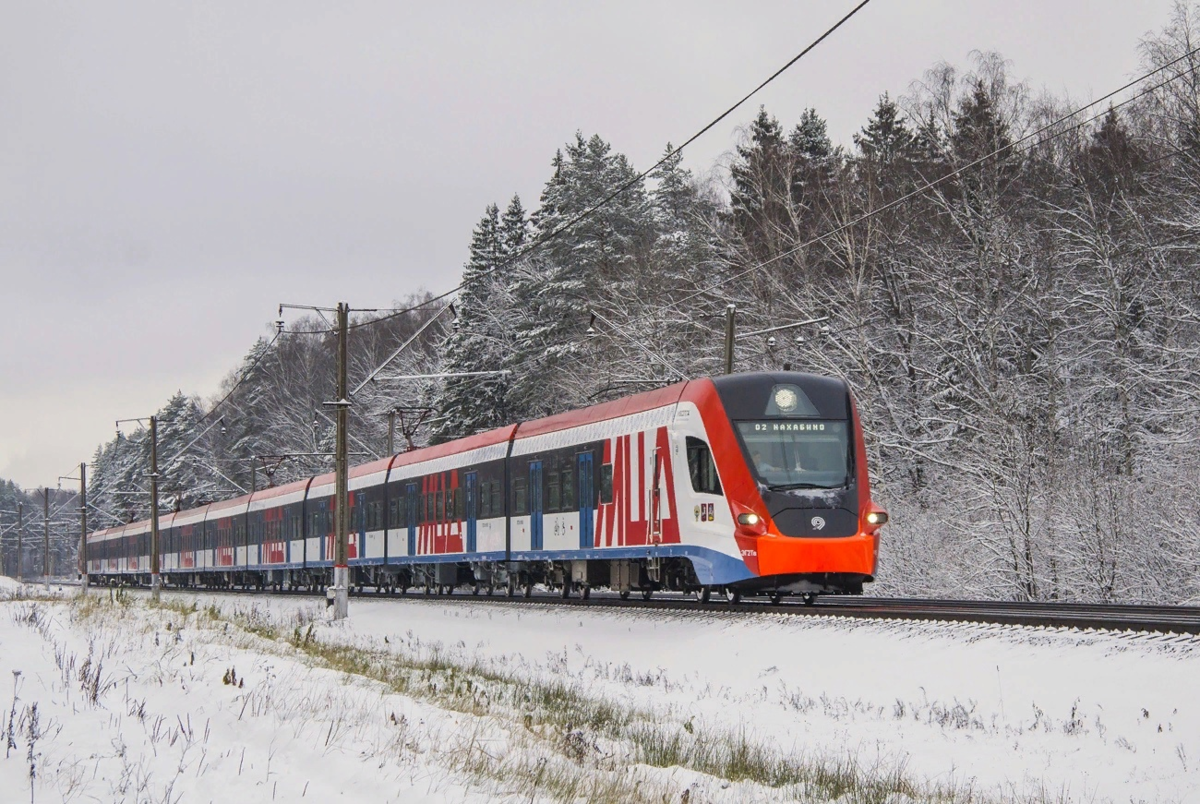 Пригородный поезд ЭГ2Тв-016 на перегоне Павшино - Нахабино Фото с сайта trainpix.org/photo/288398/