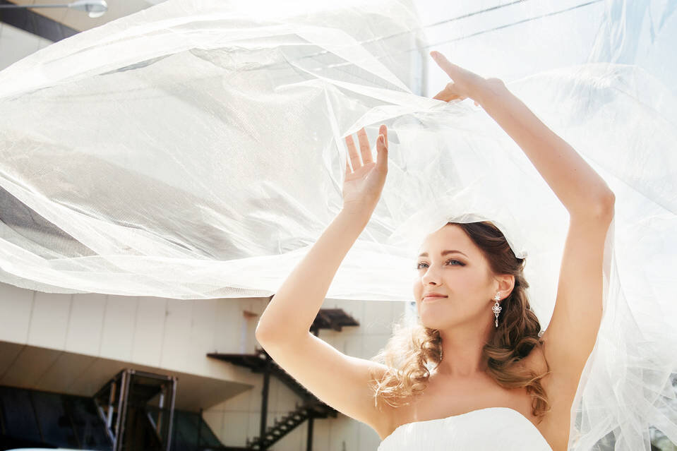 Многие обитатели городских апартаментов и загородных чертогов вовсе не умеют выбирать "парящий в воздухе" текстиль...