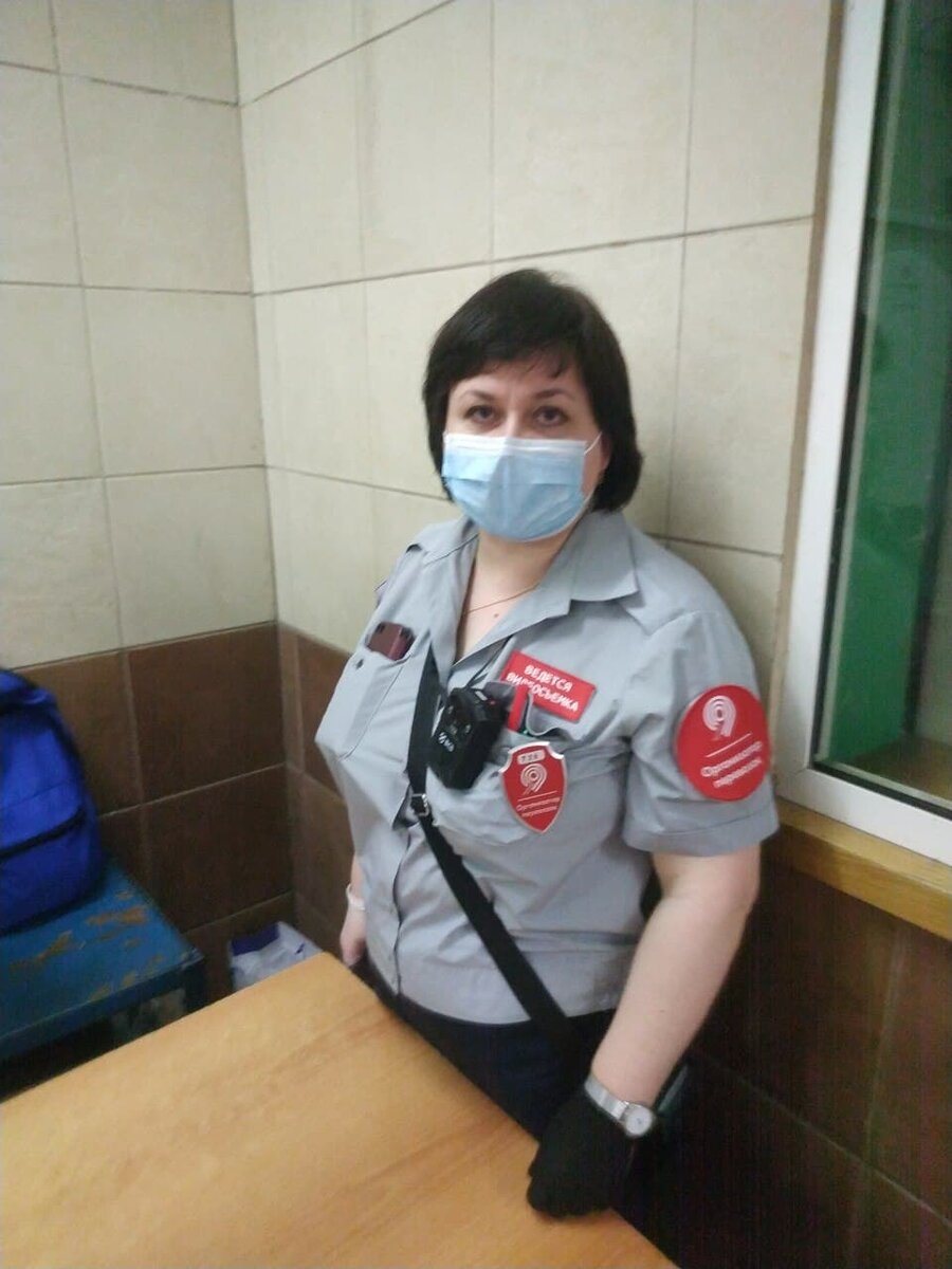 обычно они стоят где то в углу  и у них есть стол.