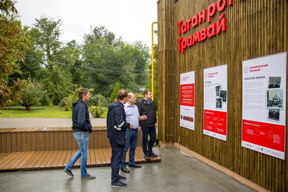 Фото skif-tag.livejournal.com. Стенд с информацией о городском трамвае