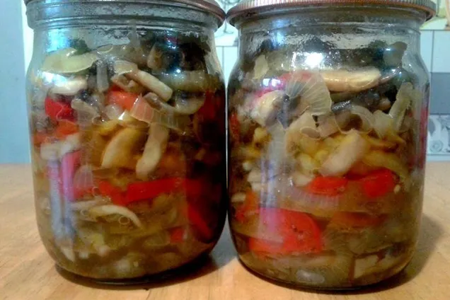 Салат с болгарским перцем и шампиньонами 