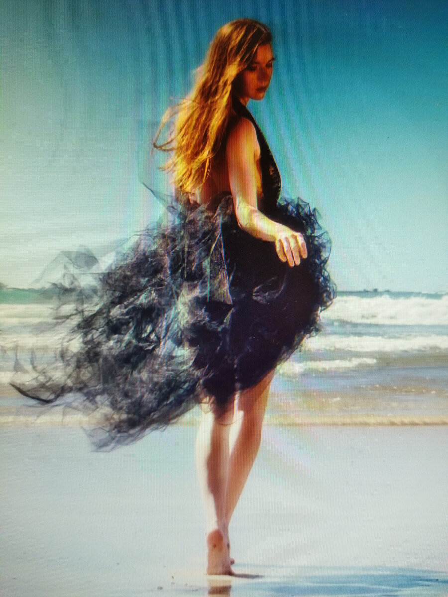 goodfon.ru (девушка и море)