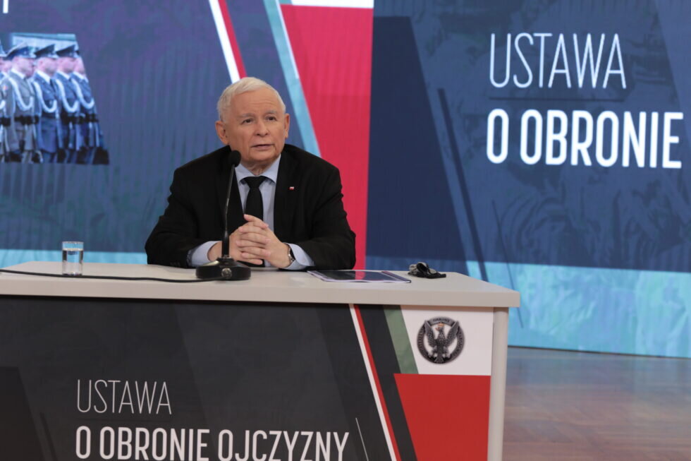 Польский лев, остановщик Москвы, главный пограничник НАТО, честь и совесть ЕС, обиратель земель Речипосполитных, главный русофоб всего цивилизованного мира, и глава Курвостана  - Ярослав Качинский. Фото из открытых источников