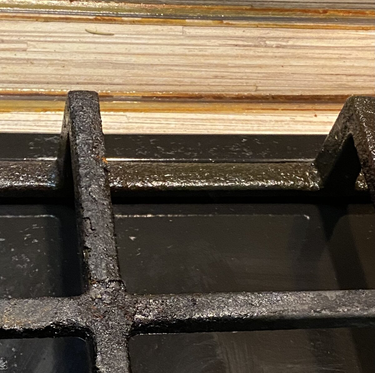 «Подарочек» от предыдущих хозяев квартиры. Но мы и это отмыли))