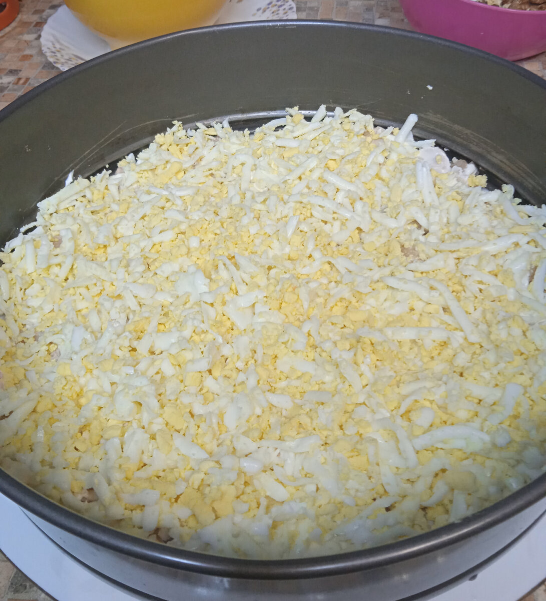 Друзья! Сегодня хочу предложить вам рецепт вкусного салата из курицы. Салат получается нежным, лёгким и воздушным. Очень рекомендую  вам его приготовить.-4