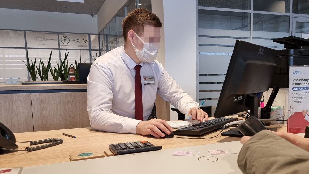 На фото - другой менеджер