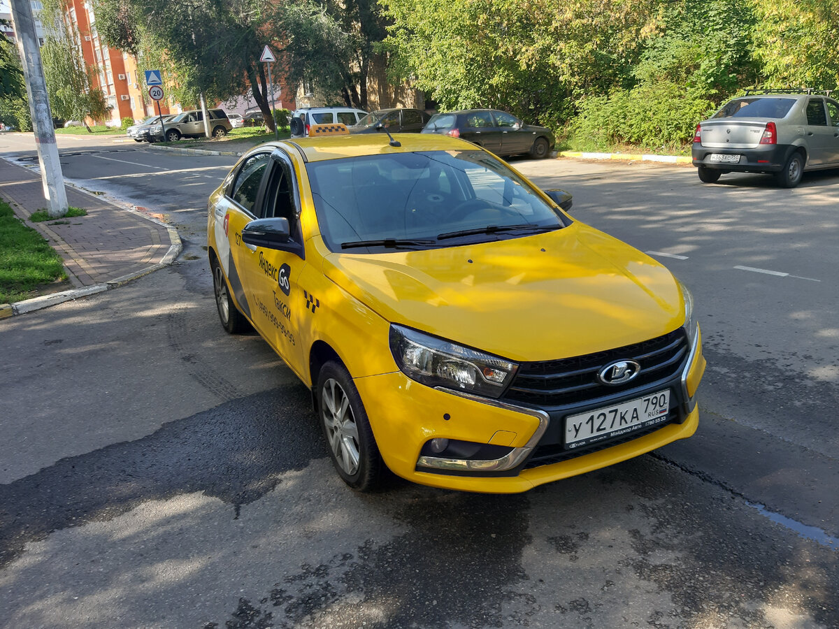 Мой автомобиль. Вот на нём я и выполняю заказы..