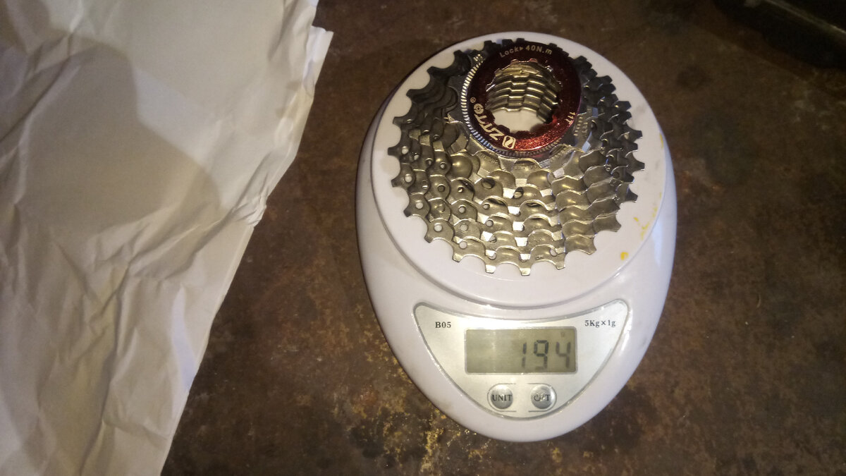 Черт его знает у чем причина, но касета оказалась тяжелее на 11 грамм, заявленных продавцом. Ну ничего страшного.