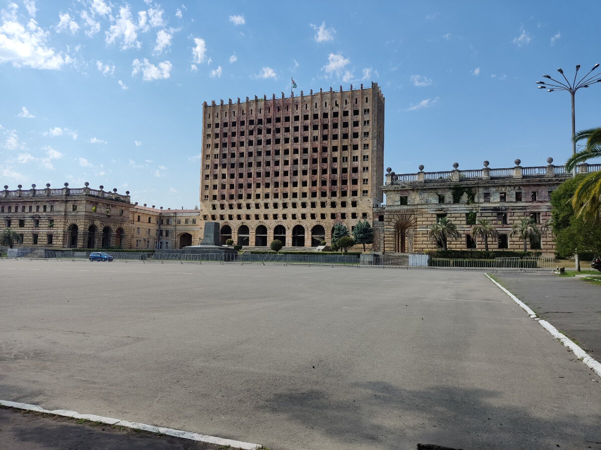 Сухум: посетили ботанический сад, поели в кафе у Совмина. Фотографий будет  много👍 | Записки ИПэшника | Дзен