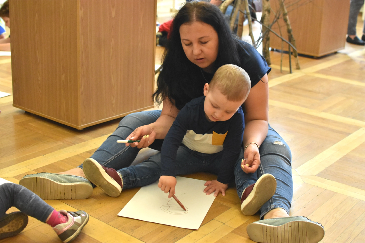 Диляна с Тимуром на занятиях программы "Территория радости" Родительского центра "Подсолнух"