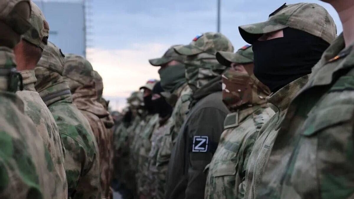    Губернатор Самарской области Дмитрий Азаров встретил сводный отряд Росгвардии, который вернулся из Донбасса© Фото : Правительство Самарской области