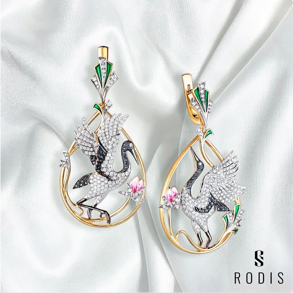 Серьги "Журавли", золото 585 пробы, бриллианты, эмаль. В наличии на сайте artrodis.ru и фирменных салонах RODIS