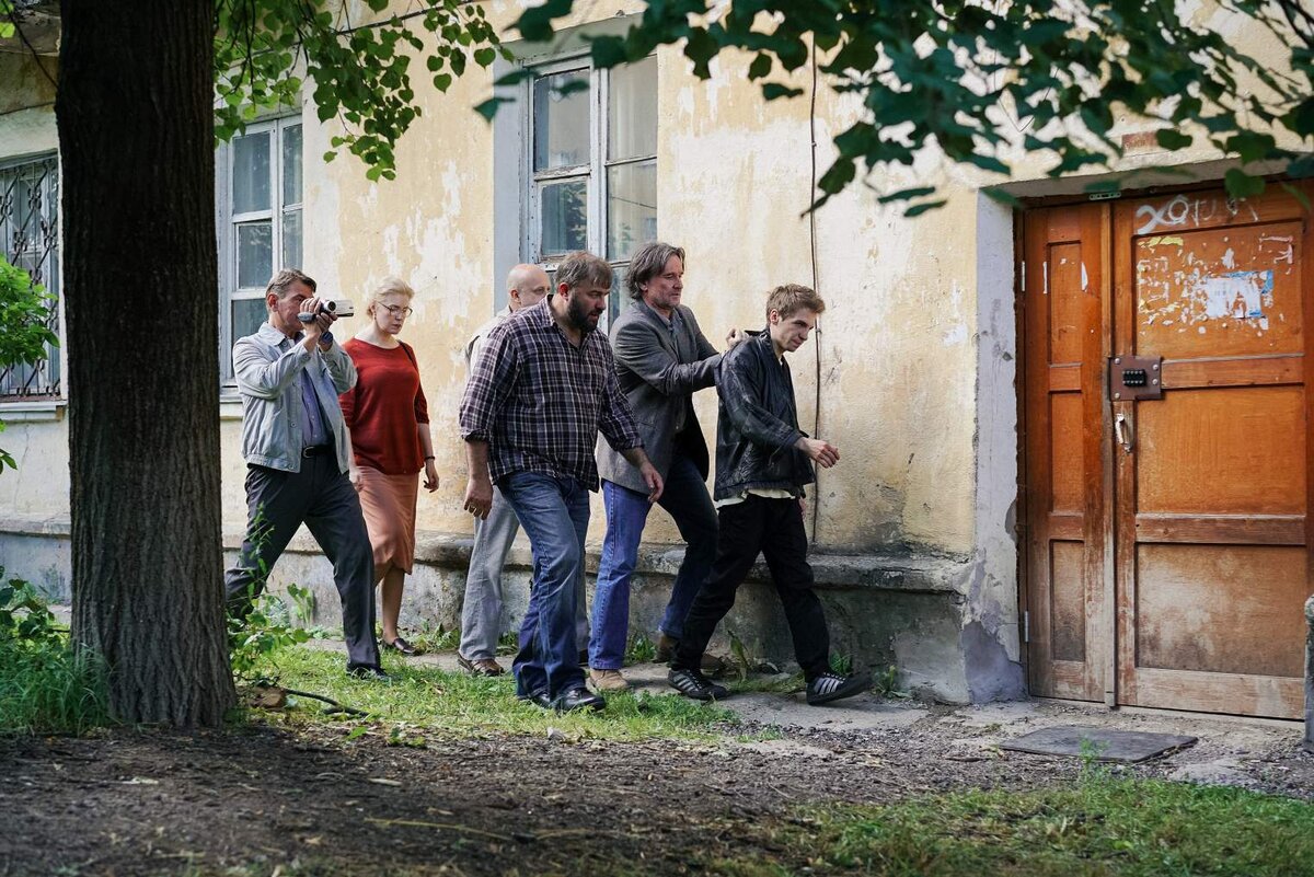 Отец и сын. Шутки про папу. Фотосессия папа и сын. Брутальный отец. Оранжевый сын и голубой отец.