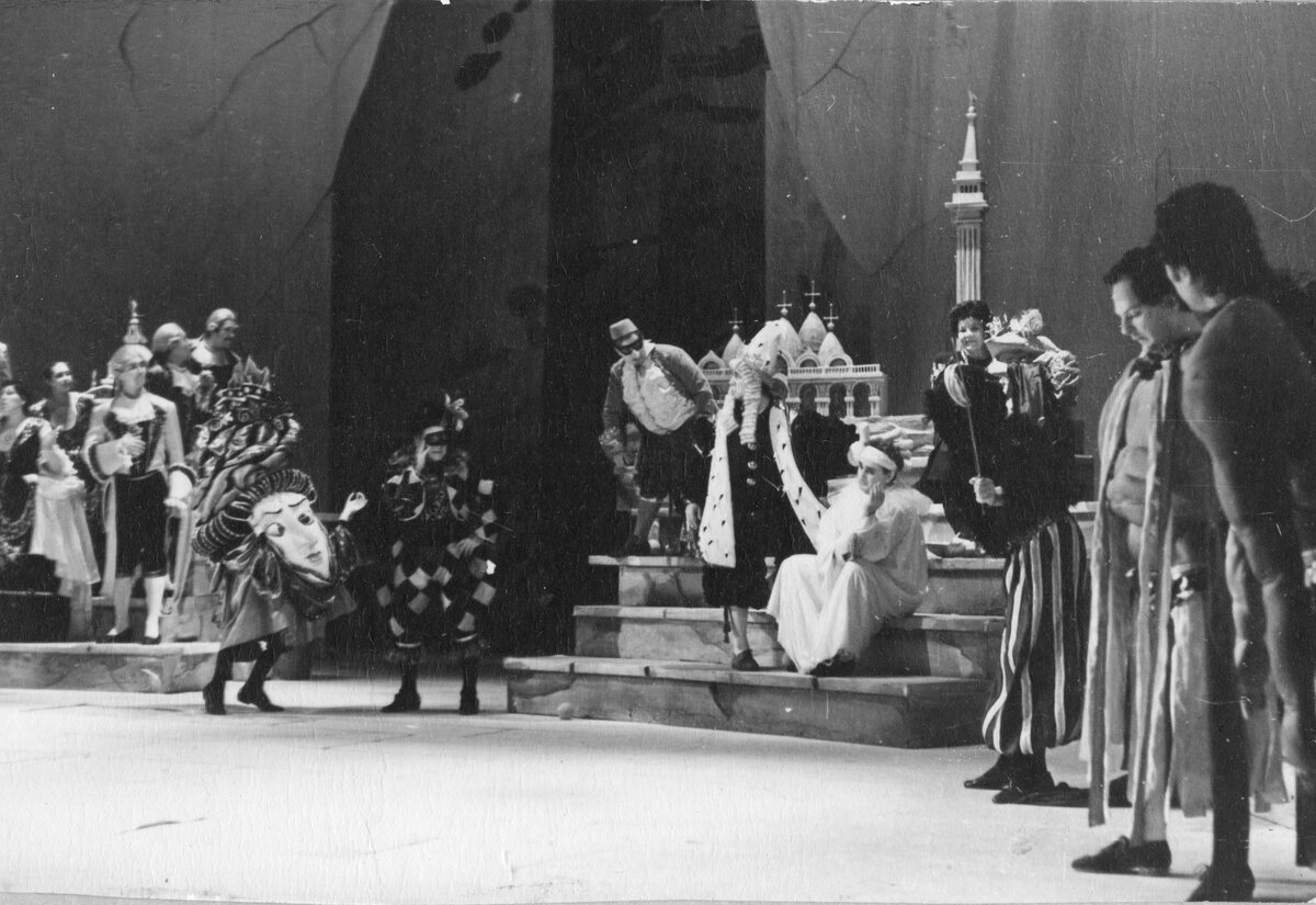     «Любовь к трем апельсинам» (1991 год).    
 Фото: Юлия Ларионова © Мариинский театр