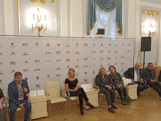     Организаторы, гости и участники фестиваля отвечают на вопросы Елена Анифатьева