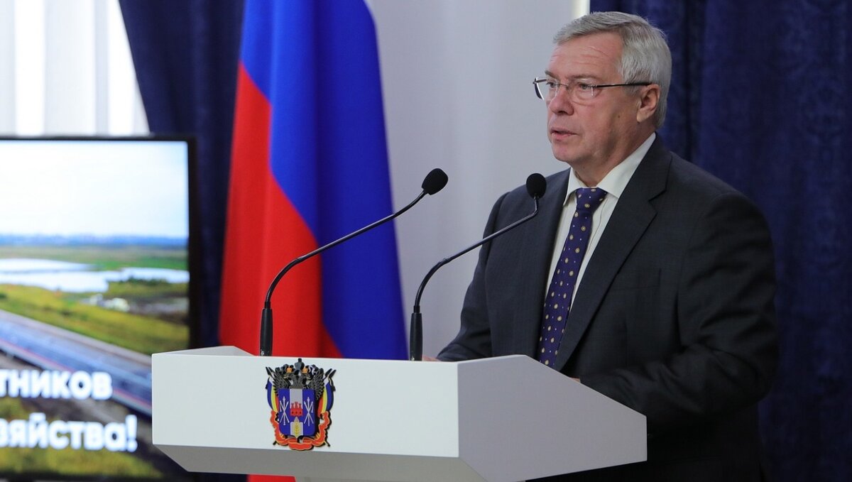     В Ростовской области за «трехлетку дорог» планируют потратить 84 миллиарда рублей на дорожный ремонт, об этом объявили в донском правительстве.
