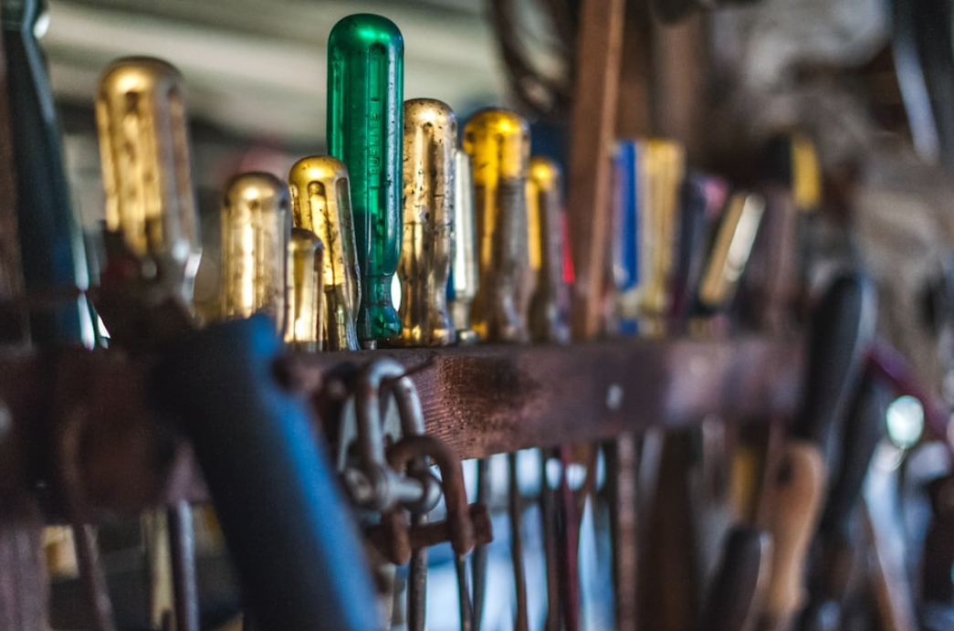какие-то инструменты. Автор не очень разбирается, просто картинка понравилась