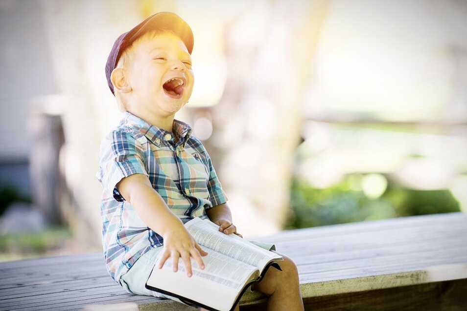 Смех в кругу друзей - это уже счастье.