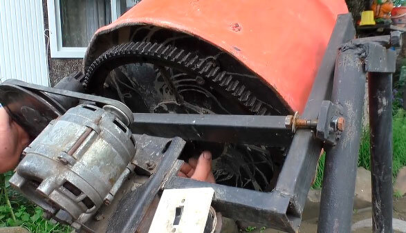 Как снять двигатель со старой стиральной машинки?