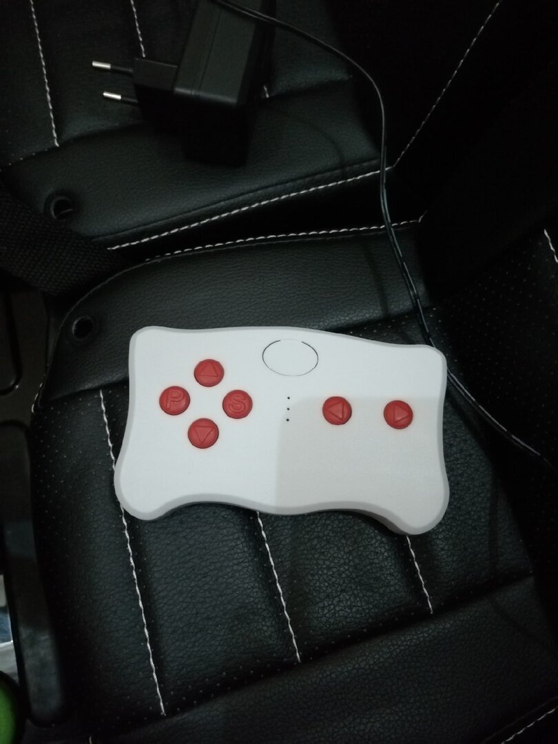 Пульт ДУ
Управление движения-веред,назад,влево,вправо,регулировка скорости электромобиля(S),блокировка действий(P)