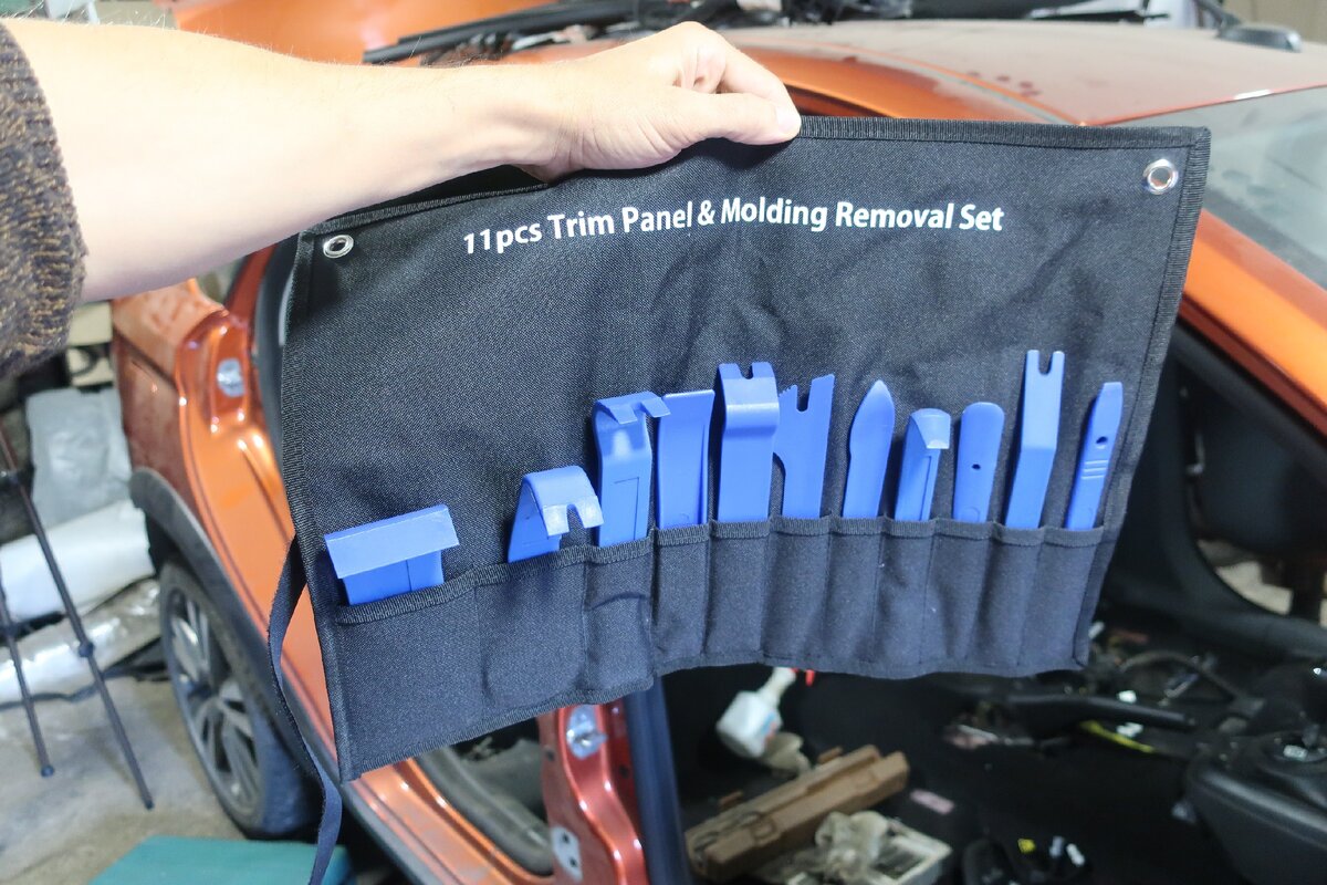 Набор инструмента для разборки салона автомобиля