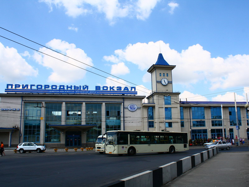 Жд пригородный телефон. Пригородный ЖД вокзал Ростов-на-Дону. Ростовский Пригородный ж/д вокзал. Пригородный Железнодорожный вокзал Ростов. Ростов главный Пригородный вокзал.