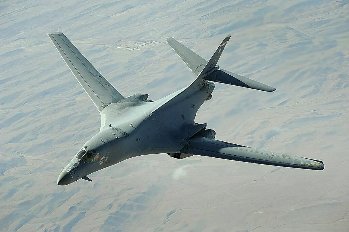Стратегический бомбардировщик ВВС США B-1 Lancer