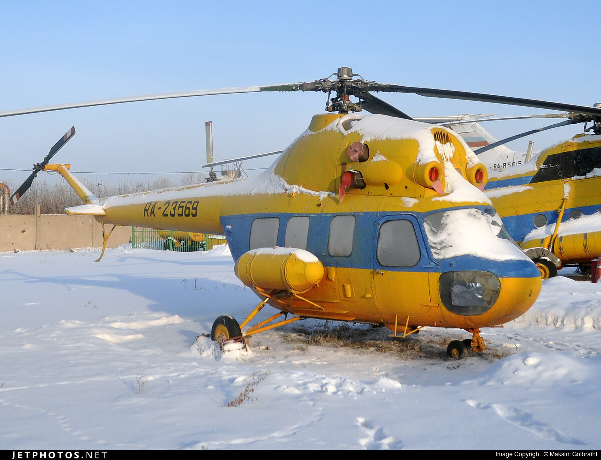 Ми-2СХ - СССР-23569 был выпущен в марте 1978 года и эксплуатировался в Северо-Кавказском УГА (Аэрофлот - МГА СССР). С 1995 - в на хранении в Омском ЛТК ГА.