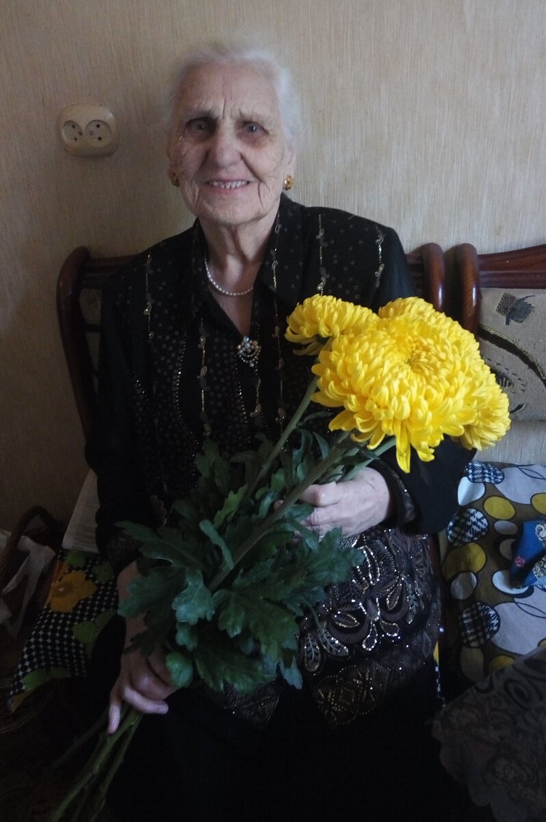 Благодарю Марину АБРОЧНОВУ за фото мамы Любани