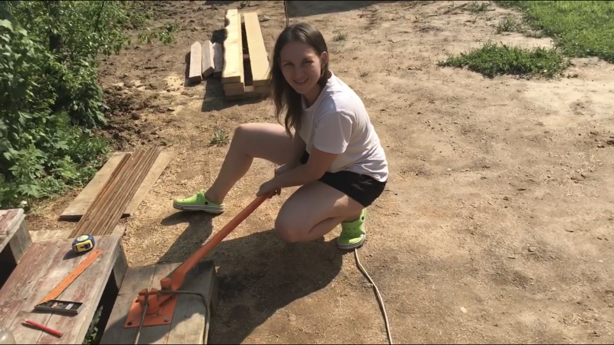 Эт Я) Гну арматуру для фундамента. Фрагмент с нового видео на YouTube канале.