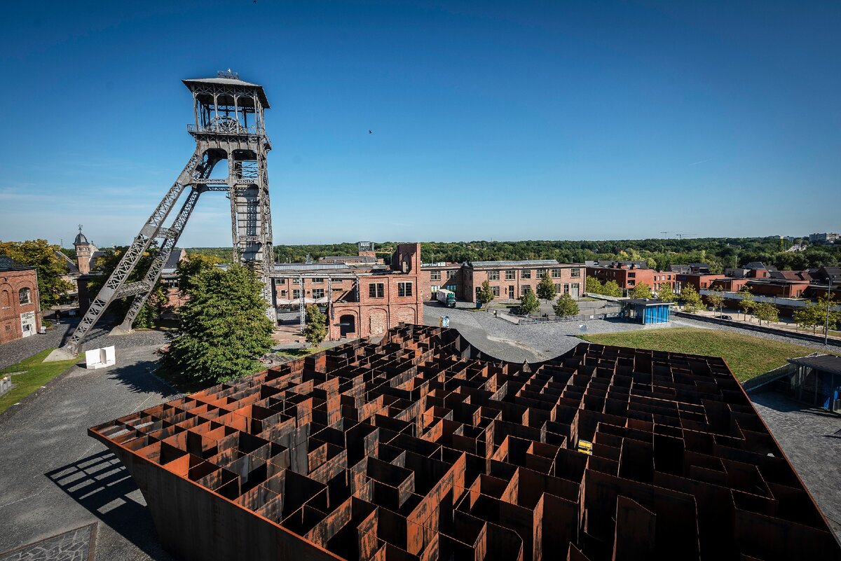 Произведения фламандского ленд-арта. Genk - C-Mine © Jonathan Ramael-5